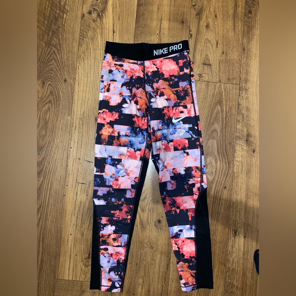 Girls Nike Dri Fit athletic leggings size XL.